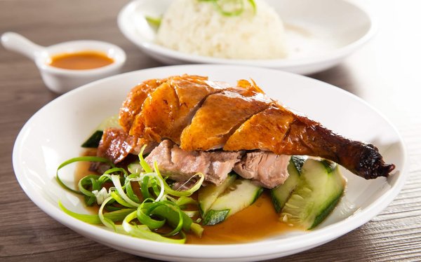 Quelles expériences culinaires uniques proposent les campings Tikayan dans le Var ?