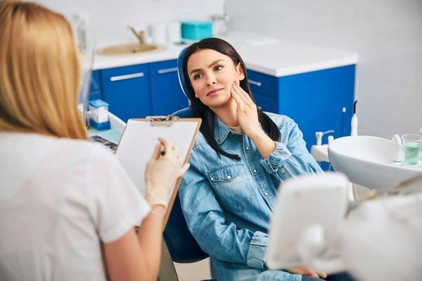 Quelles langues sont parlées à la Clinique Dentaire Maizerets pour faciliter la communication ?